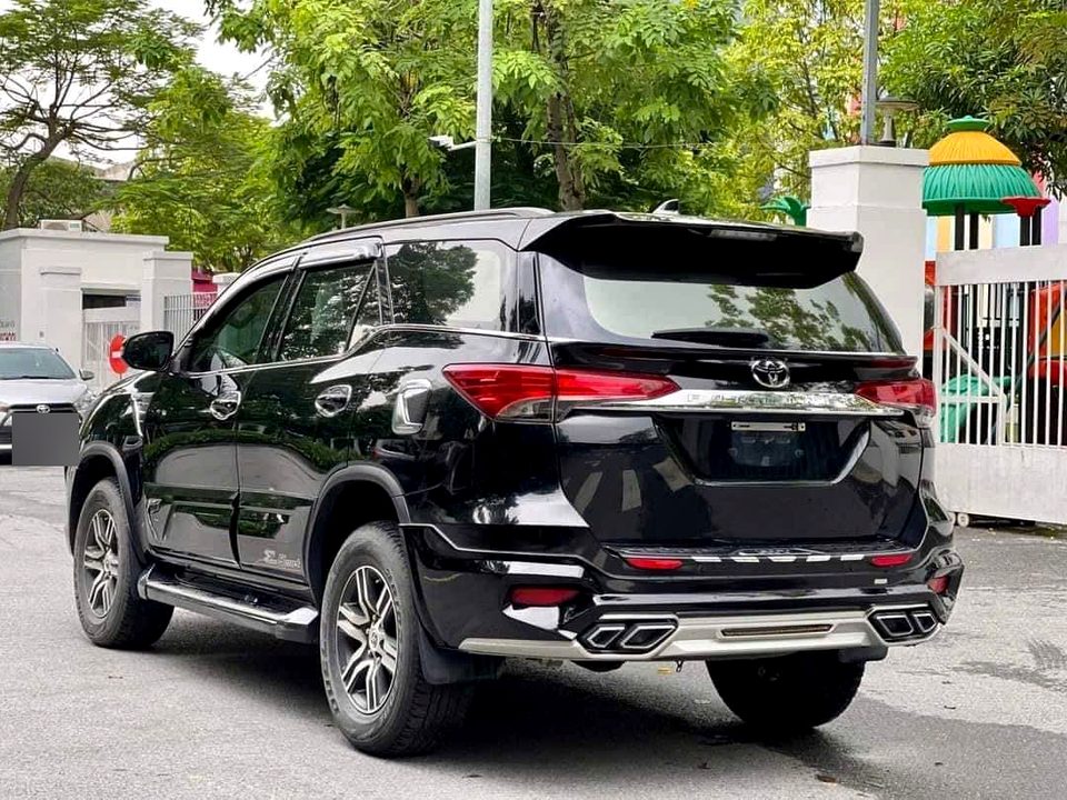 Toyota Fortuner SUV private car with driver in Vietnam