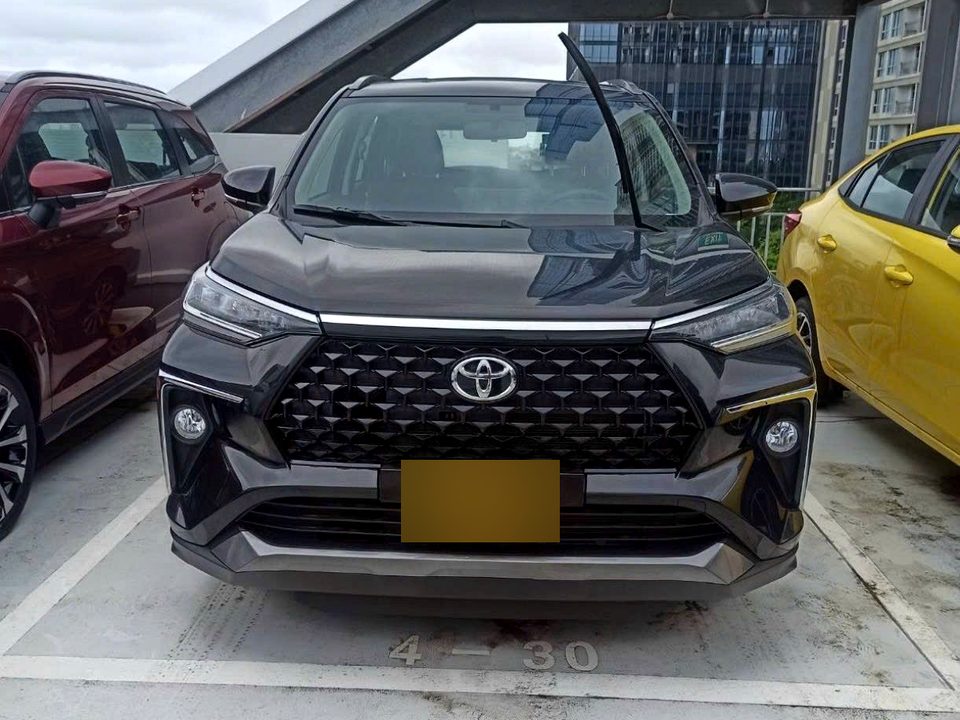 Toyota Veloz 7-seater private car with driver in Vietnam